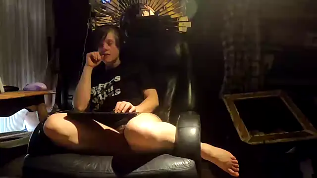 Snapshot of TheDaisyChaos chatting on 10/20/25, 08:42 TheDaisyChaos online show from 10/20/25, 08:42