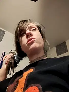 Snapshot of TheDaisyChaos chatting on 10/21/25, 07:58 TheDaisyChaos online show from 10/21/25, 07:58