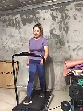 Snapshot of Kariebabe chatting on 12/13/24, 12:42 Kariebabe online show from 12/13/24, 12:42