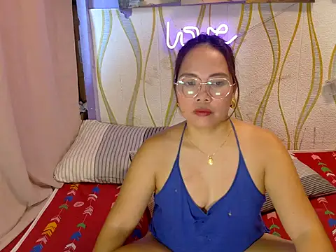 Snapshot of BURBERRY69 chatting on 03/08/26, 11:19 BURBERRY69 online show from 03/08/26, 11:19