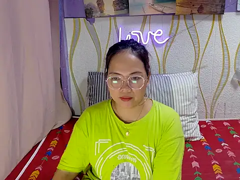 Snapshot of BURBERRY69 chatting on 03/10/26, 10:59 BURBERRY69 online show from 03/10/26, 10:59