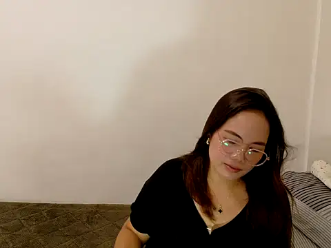 Snapshot of BURBERRY69 chatting on 04/08/26, 12:16 BURBERRY69 online show from 04/08/26, 12:16