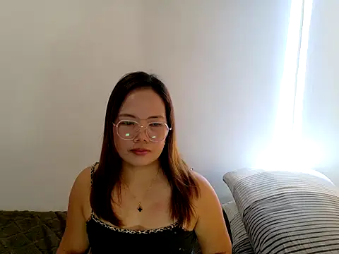 Snapshot of BURBERRY69 chatting on 04/09/26, 12:21 BURBERRY69 online show from 04/09/26, 12:21