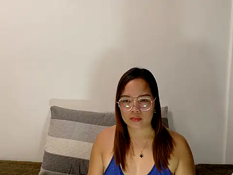 Snapshot of BURBERRY69 chatting on 04/14/26, 02:12 BURBERRY69 online show from 04/14/26, 02:12