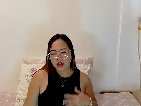 BURBERRY69 online show from 05/12/26, 05:48