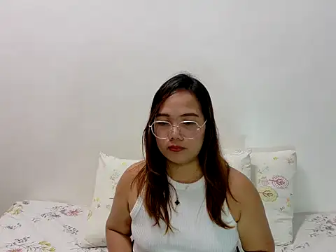 Snapshot of BURBERRY69 chatting on 07/06/26, 12:57 BURBERRY69 online show from 07/06/26, 12:57