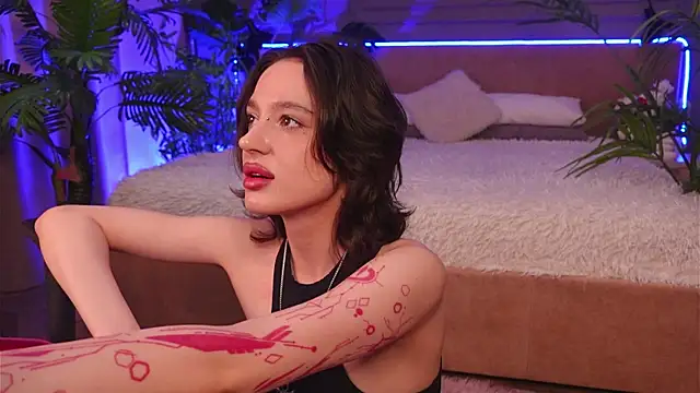 Snapshot of Devilinee chatting on 04/04/26, 07:06 Devilinee online show from 04/04/26, 07:06