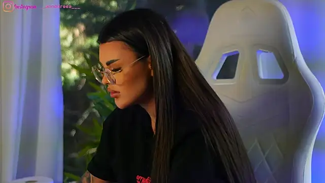 Snapshot of perfectt33n chatting on 01/23/25, 10:22 perfectt33n online show from 01/23/25, 10:22