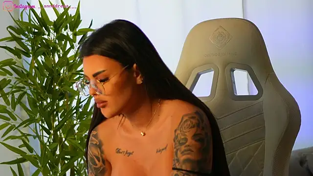 Snapshot of perfectt33n chatting on 02/14/25, 10:07 perfectt33n online show from 02/14/25, 10:07