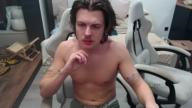 Snapshot of Sunny-Girl1 chatting on 04/04/26, 04:37 Sunny-Girl1 online show from 04/04/26, 04:37