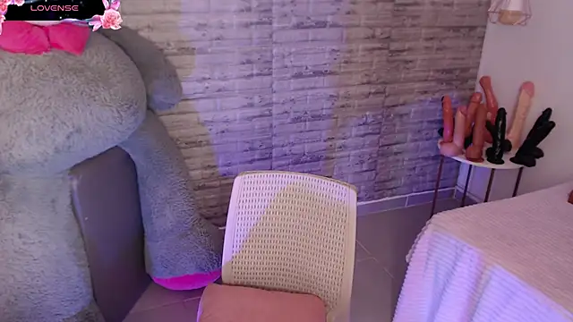 TinnaCobb online show from 12/20/25, 02:46