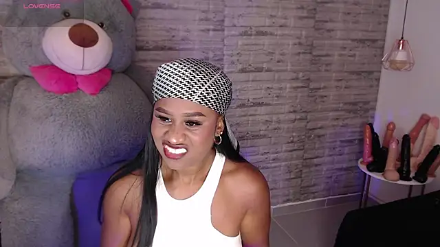 Snapshot of TinnaCobb chatting on 03/12/26, 04:13 TinnaCobb online show from 03/12/26, 04:13