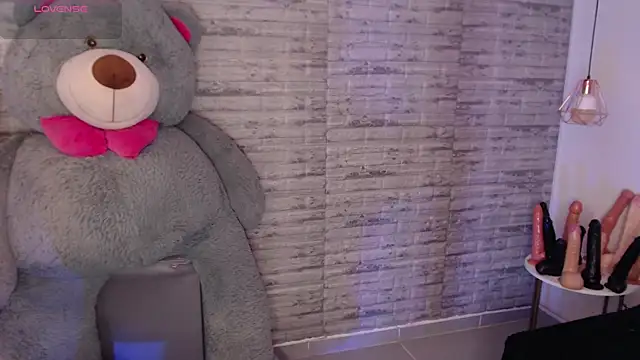 Snapshot of TinnaCobb chatting on 03/13/26, 04:13 TinnaCobb online show from 03/13/26, 04:13