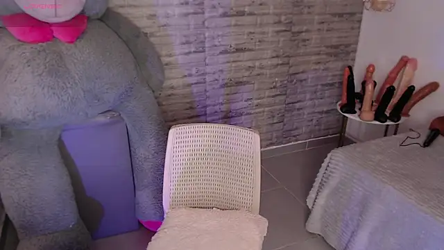 Snapshot of TinnaCobb chatting on 03/19/26, 04:11 TinnaCobb online show from 03/19/26, 04:11