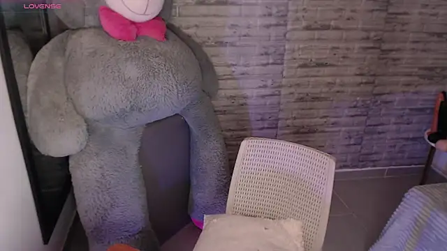 Snapshot of TinnaCobb chatting on 04/01/26, 04:15 TinnaCobb online show from 04/01/26, 04:15