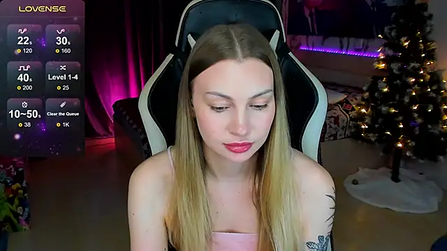 Snapshot of BiMolly chatting on 12/16/25, 01:21 BiMolly online show from 12/16/25, 01:21