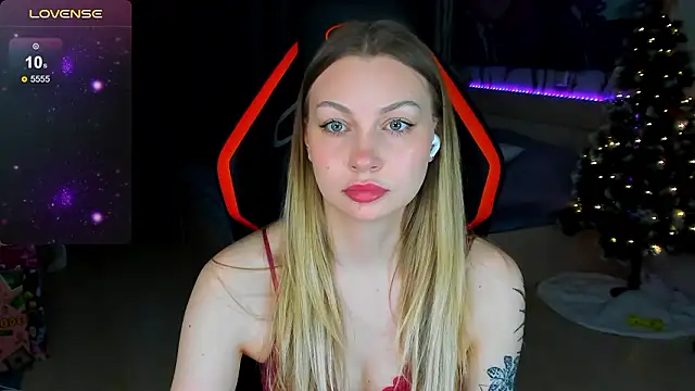 Snapshot of BiMolly chatting on 02/16/26, 12:07 BiMolly online show from 02/16/26, 12:07