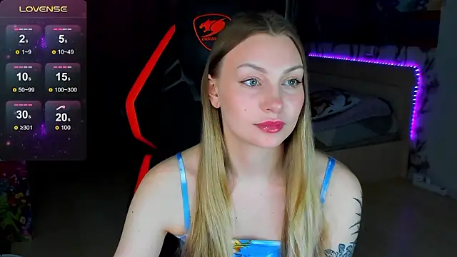 Snapshot of BiMolly chatting on 02/25/26, 01:32 BiMolly online show from 02/25/26, 01:32