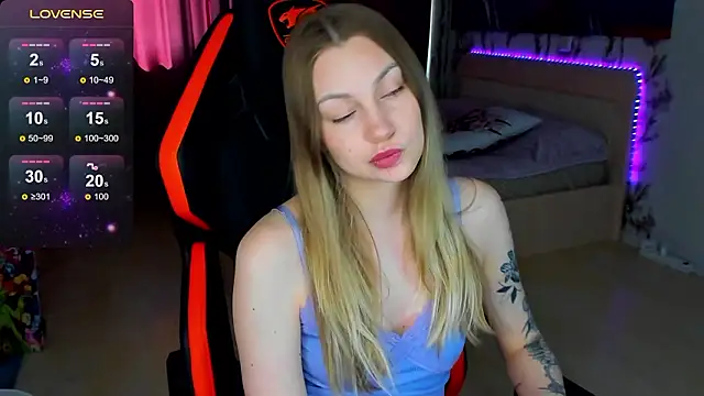 Snapshot of BiMolly chatting on 03/23/26, 10:19 BiMolly online show from 03/23/26, 10:19