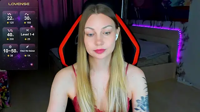 Snapshot of BiMolly chatting on 03/24/26, 12:32 BiMolly online show from 03/24/26, 12:32