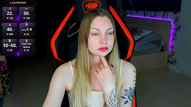 Snapshot of BiMolly chatting on 03/25/26, 09:43 BiMolly online show from 03/25/26, 09:43