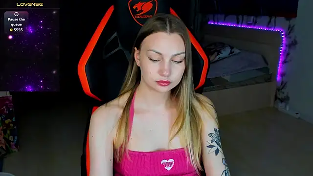 Snapshot of BiMolly chatting on 03/31/26, 08:09 BiMolly online show from 03/31/26, 08:09