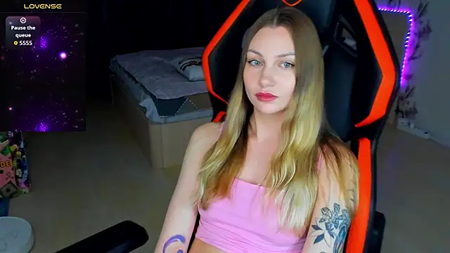 Snapshot of BiMolly chatting on 04/02/26, 10:29 BiMolly online show from 04/02/26, 10:29