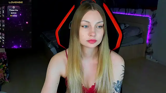 Snapshot of BiMolly chatting on 04/03/26, 10:19 BiMolly online show from 04/03/26, 10:19