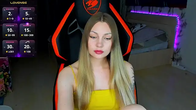 Snapshot of BiMolly chatting on 04/08/26, 12:54 BiMolly online show from 04/08/26, 12:54