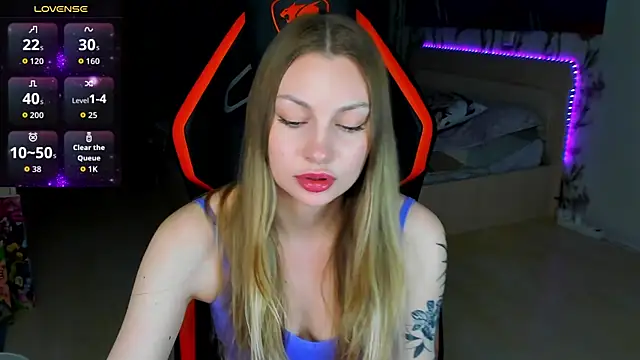 Snapshot of BiMolly chatting on 04/08/26, 11:48 BiMolly online show from 04/08/26, 11:48