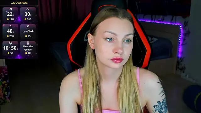 Snapshot of BiMolly chatting on 04/22/26, 01:45 BiMolly online show from 04/22/26, 01:45