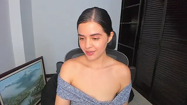 Snapshot of mia_collins_x chatting on 11/02/25, 12:24 mia collins x online show from 11/02/25, 12:24