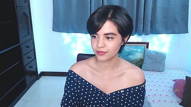 Snapshot of mia_collins_x chatting on 04/17/26, 02:36 mia collins x online show from 04/17/26, 02:36