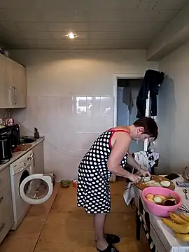  lady red  online show from 10/25/25, 12:02