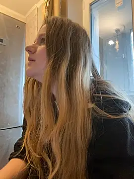 Snapshot of -MimmiLissa- chatting on 04/15/26, 10:00 -MimmiLissa- online show from 04/15/26, 10:00