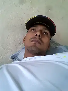 Snapshot of Sirius_5 chatting on 01/04/25, 10:24 Sirius 5 online show from 01/04/25, 10:24