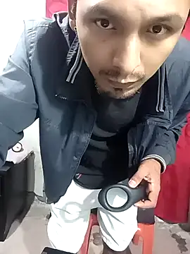 Snapshot of Sirius_5 chatting on 03/12/25, 03:13 Sirius 5 online show from 03/12/25, 03:13