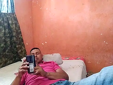 Snapshot of Sirius_5 chatting on 10/09/25, 05:33 Sirius 5 online show from 10/09/25, 05:33