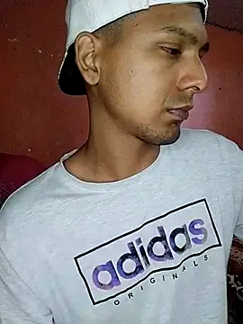 Snapshot of Sirius_5 chatting on 10/13/25, 04:45 Sirius 5 online show from 10/13/25, 04:45