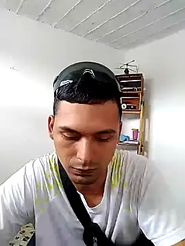 Snapshot of Sirius_5 chatting on 10/27/25, 06:01 Sirius 5 online show from 10/27/25, 06:01