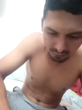 Snapshot of Sirius_5 chatting on 11/18/25, 04:17 Sirius 5 online show from 11/18/25, 04:17