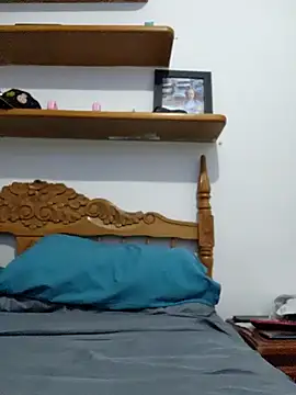 Snapshot of BadMicaela1 chatting on 01/05/25, 03:43 BadMicaela1 online show from 01/05/25, 03:43