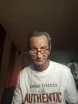 Snapshot of Python43 chatting on 02/11/26, 10:04 Python43 online show from 02/11/26, 10:04