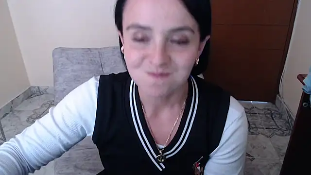Snapshot of antara_hotgirl chatting on 04/18/26, 08:09 antara hotgirl online show from 04/18/26, 08:09