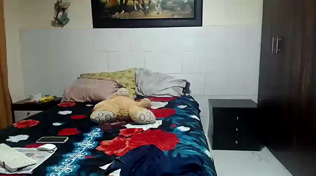 Snapshot of RobertaHott chatting on 02/22/25, 10:31 RobertaHott online show from 02/22/25, 10:31