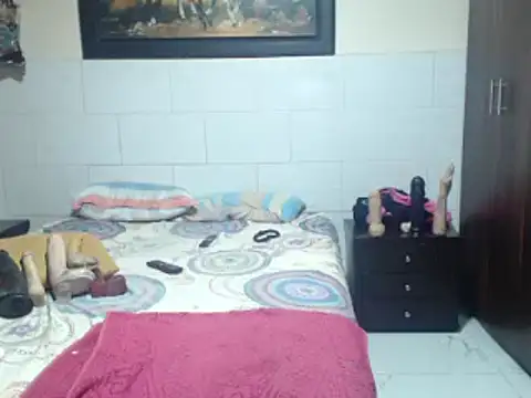 Snapshot of RobertaHott chatting on 09/30/25, 10:48 RobertaHott online show from 09/30/25, 10:48