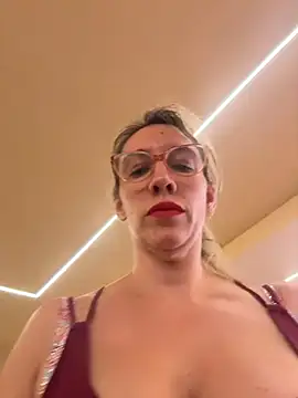 Snapshot of Gatitacarlita chatting on 11/24/25, 04:29 Gatitacarlita online show from 11/24/25, 04:29