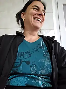 Snapshot of IsabelleCraft chatting on 09/29/25, 11:37 IsabelleCraft online show from 09/29/25, 11:37