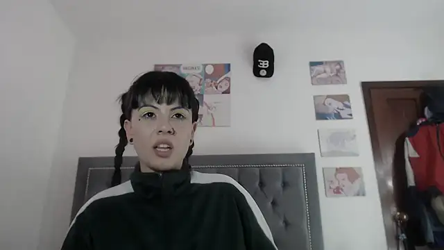 dulce maria x online show from 12/28/24, 10:55