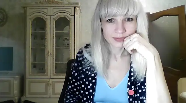 Snapshot of BarbaraKim chatting on 12/18/24, 02:06 BarbaraKim online show from 12/18/24, 02:06